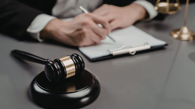 Descubra como o trabalho em câmaras frias pode garantir direito a 40% de insalubridade e como reivindicá-lo de forma eficaz.